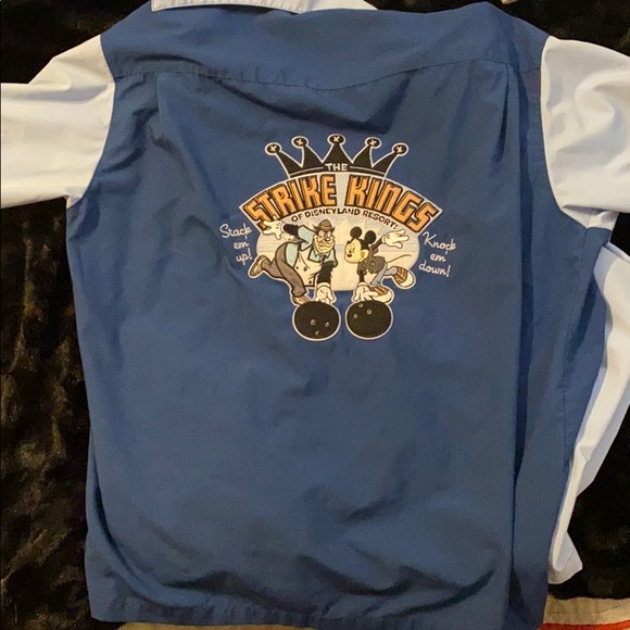Disney resort men’s bowling shirt. - Picture 8 of 10